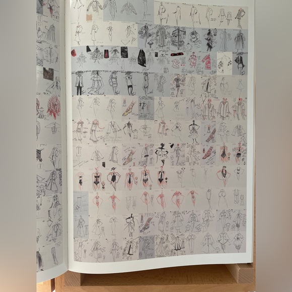 Fendi by Karl Lagerfeld - Picture 3 of 7